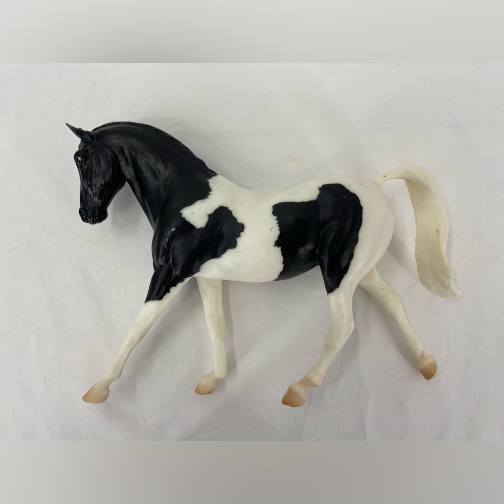 Breyer Horse Model #686 Classic Warmblood Black Pinto Retired 2008